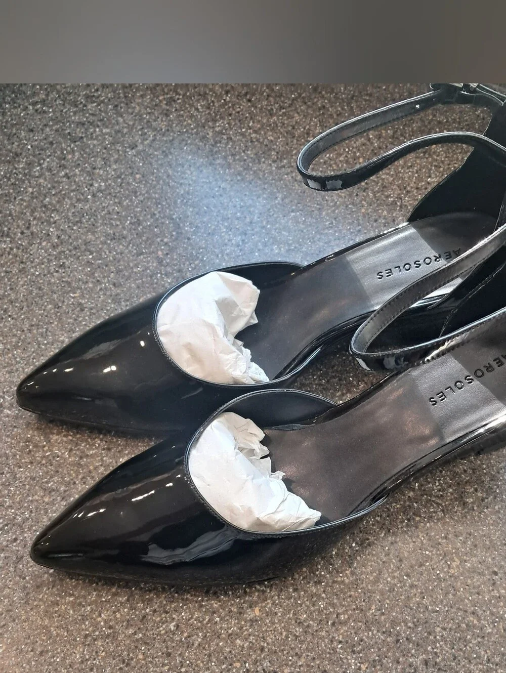 AEROSOLES sleek black